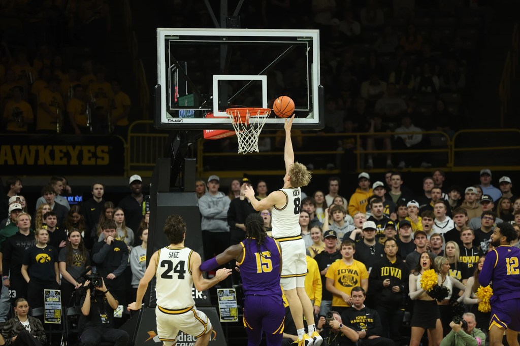 Iowa basketball 2-0 to begin season, defeats Western Illinois